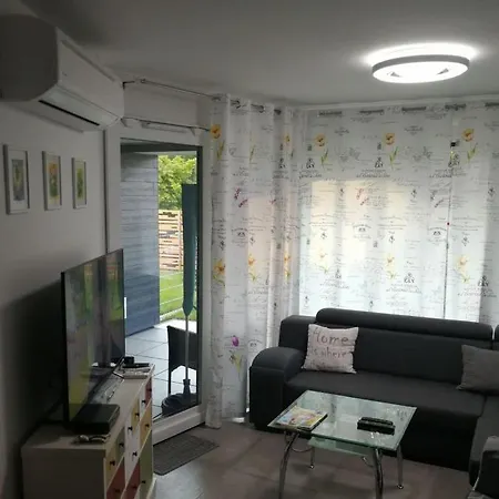 Lägenhet Marina Apartman Balatonszárszó